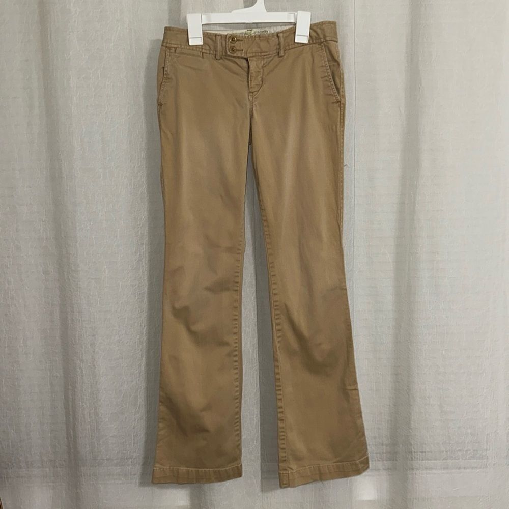 A&F 2R Low Rise Well Worn Tan Khaki Flare Pants